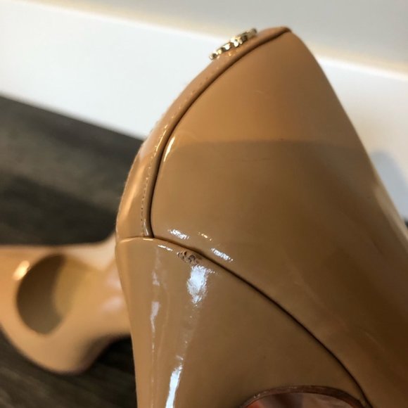 Coach Nude/Tan Patent Leather Pointed Toe Heels Pumps Size 8.5 - Picture 17 of 17